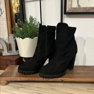 TOP Moda Black Heeled Boots